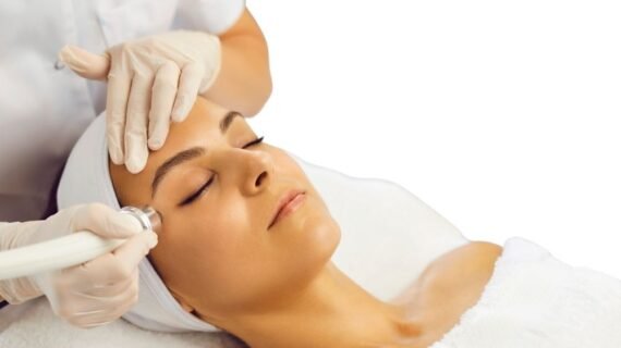 Menghilangkan kantung mata dengan perawatan radio frequency